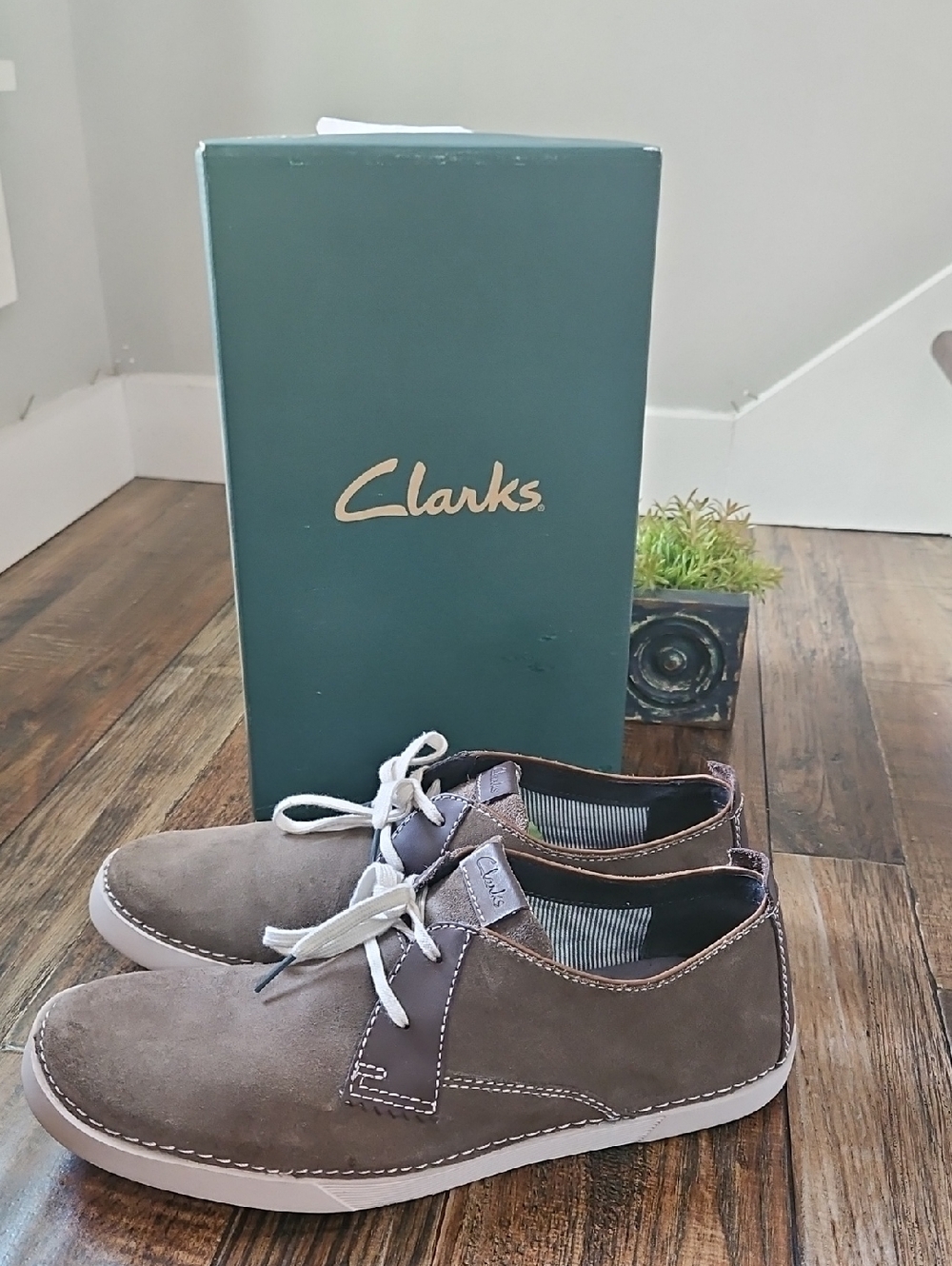 Clarks‎ Men’s Taupe Brown Suede Chukka Lace-Up Shoes